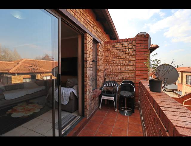 2 BEDROOM APARTMENT FOR SALE IN WELTEVREDEN PARK